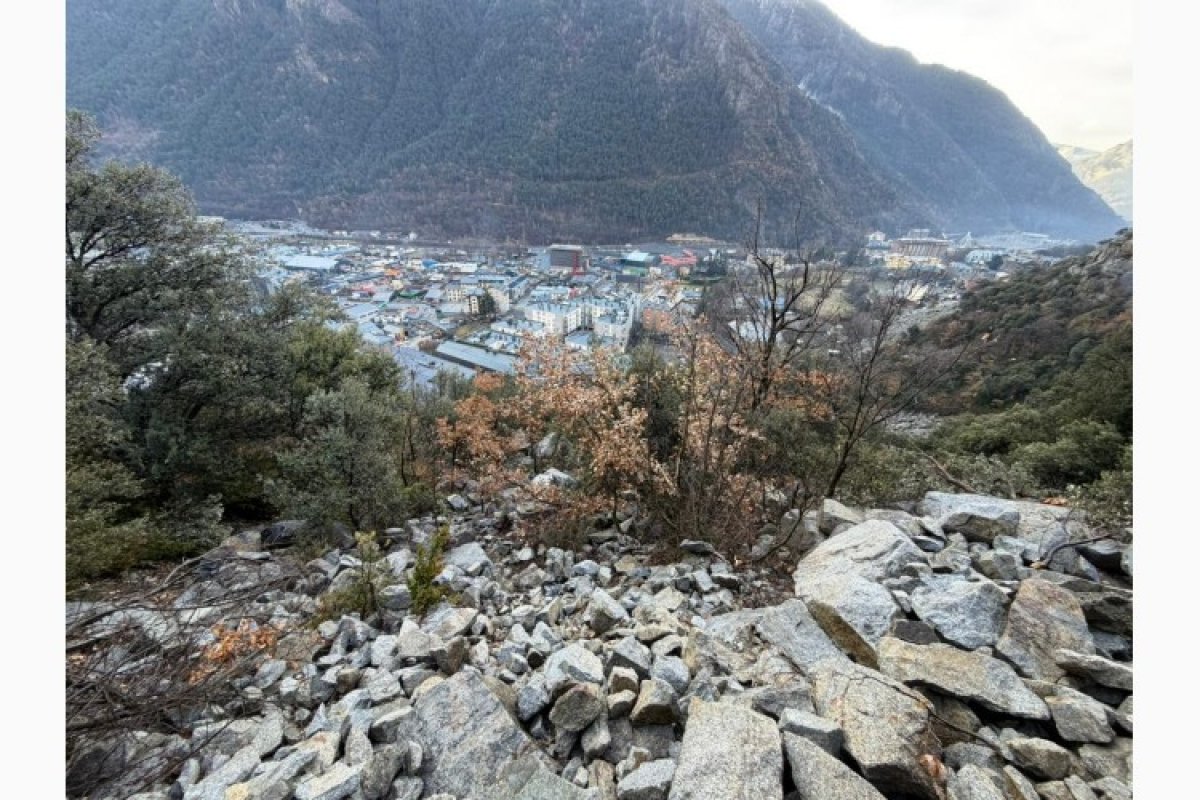 Els treballs d’inspecció confirmen l’estabilitat de la zona de la Solana després del despreniment