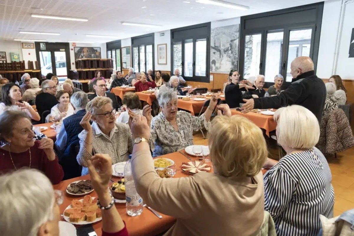 El Comú reuneix a una seixantena de padrins en el dinar tradicional de Pasqua a Aina