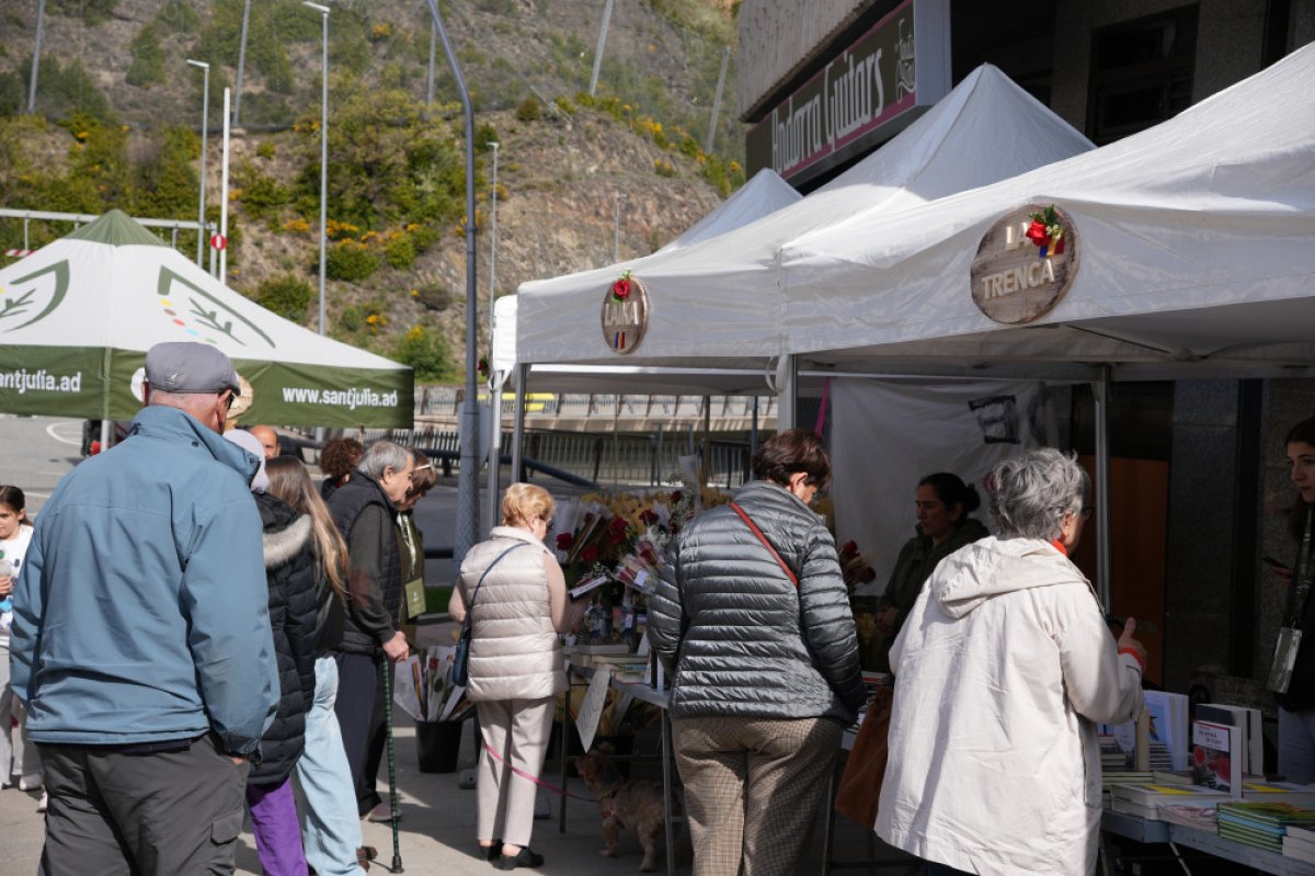 El Sant Jordi de Sant Julià de Lòria compta per primera vegada amb el primer esmorzar literari