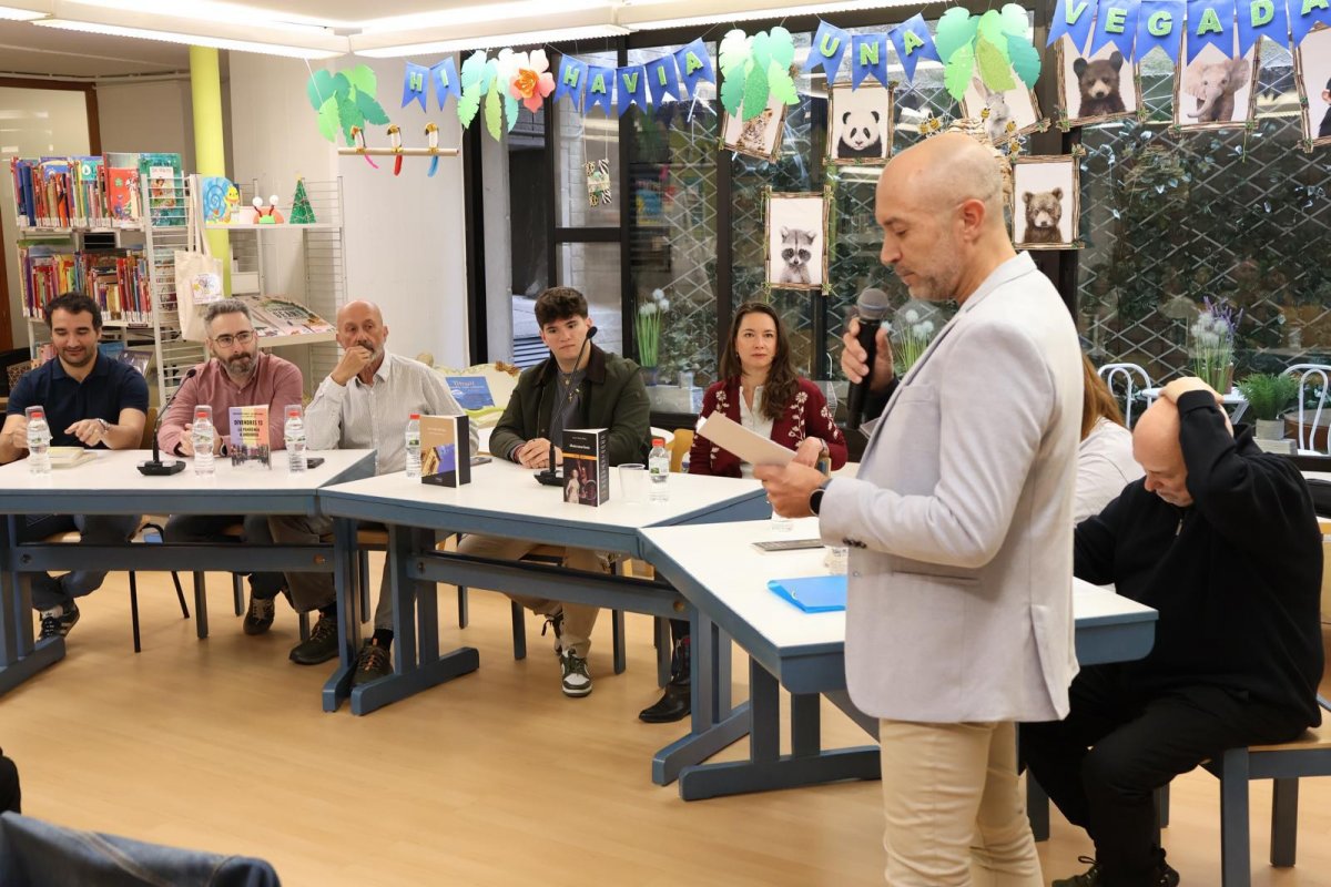Lletres, autors i lectors es troben a Encamp en una jornada literària per escalfar motors per Sant Jordi