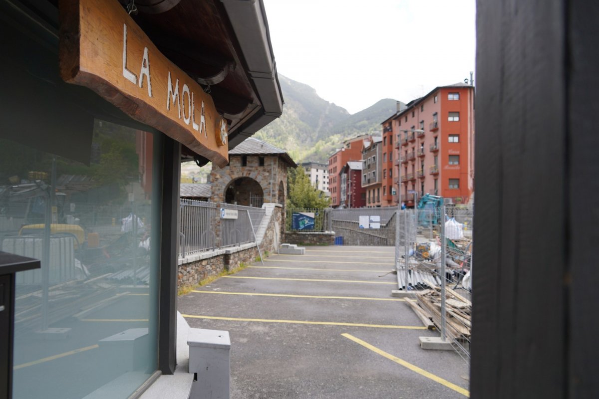 Tancament temporal de la passarel·la de la Mola per les obres de remodelació de Joan Martí