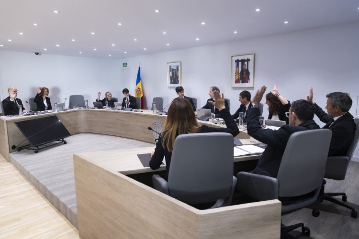 Assegurada la continuïtat de l’aparcament Valira i llum verd a la nova normativa de subvencions i associacions