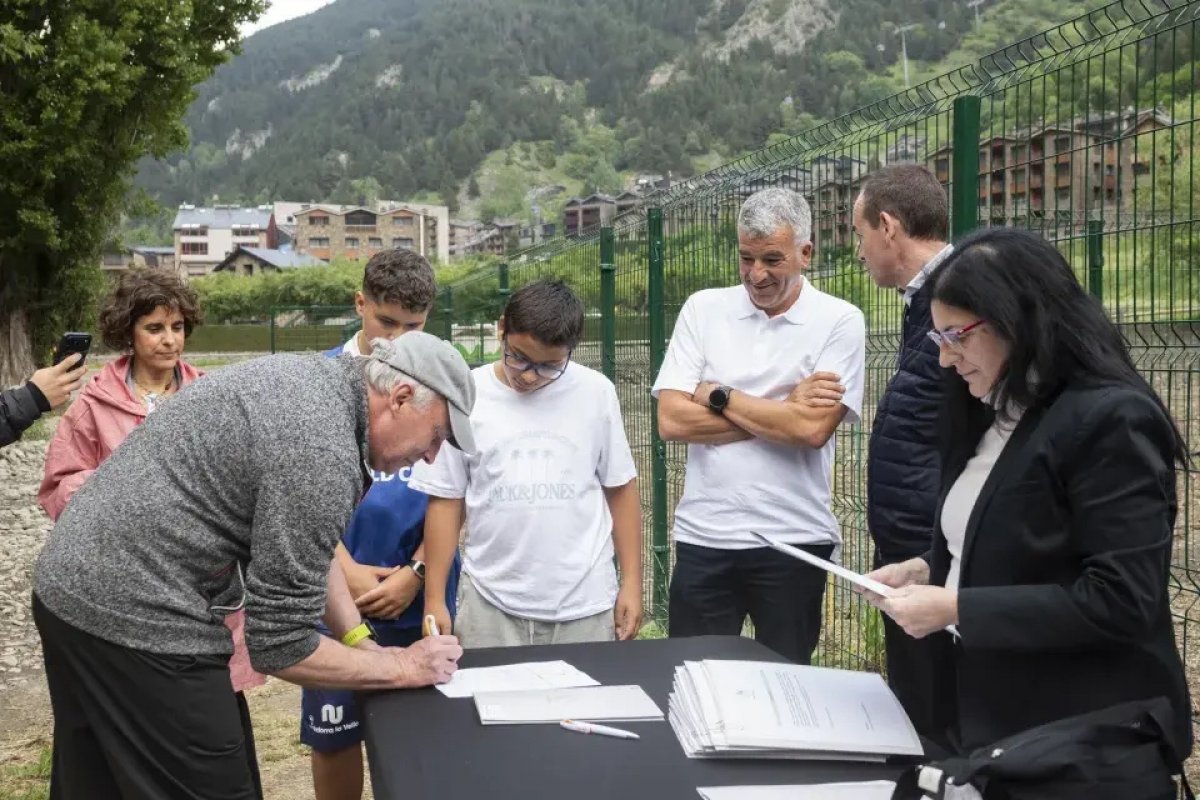 Canillo entrega les claus dels Horts Socials i dels Horts de la Gent Gran a una cinquantena de participants