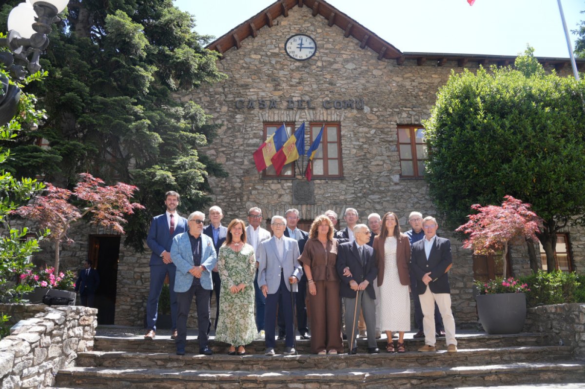 Els cònsols reuneixen per primera vegada els excònsols, els primers a visitar el Centre Cultural Lauredià