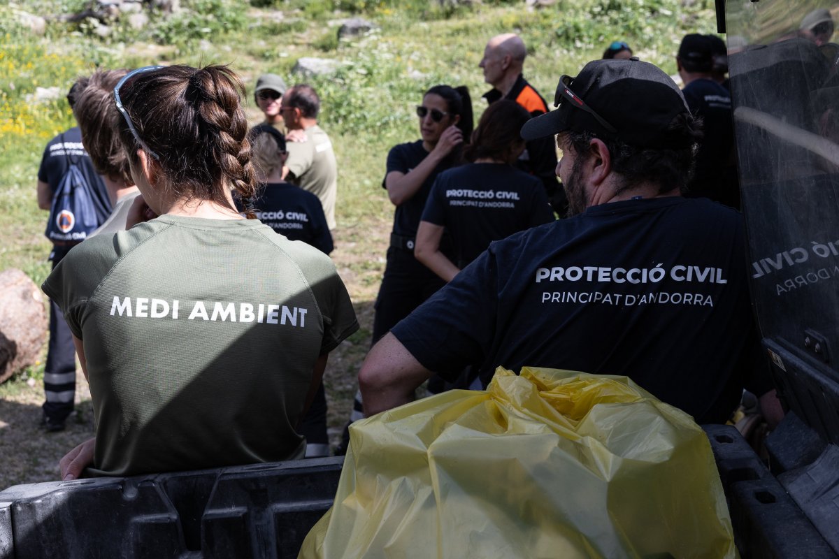 Una jornada de treball conjunt a Sorteny per prevenir incendis forestals permet actuar sobre 2.000 m2 de vegetació combustible 