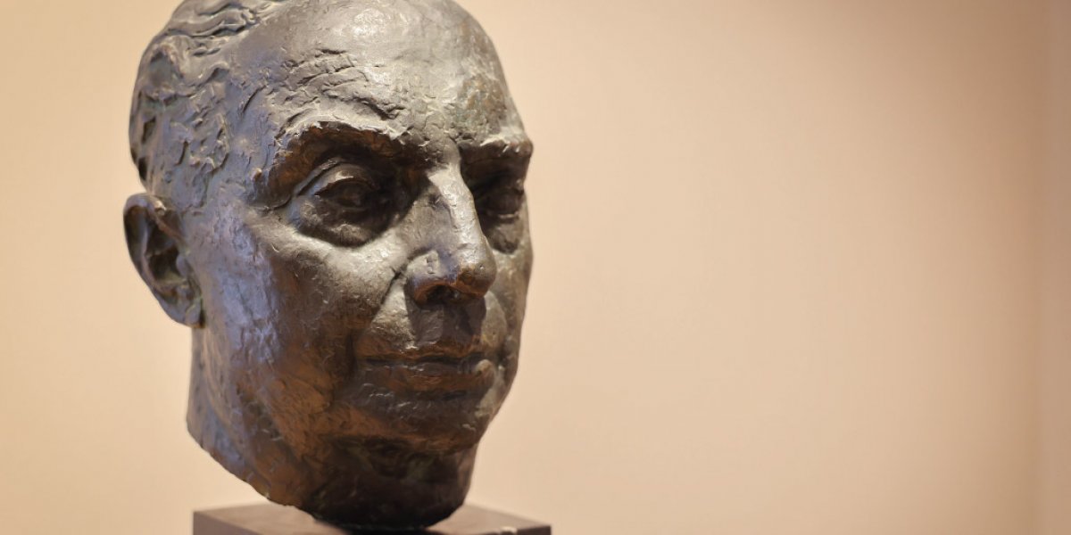 El CAEE incorpora un bust del doctor Josep Estadella, obra de l’escultor Josep Viladomat