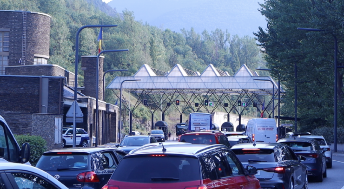 Les entrades de vehicles cauen un 3% al maig i acumulen un descens del 6% el 2026