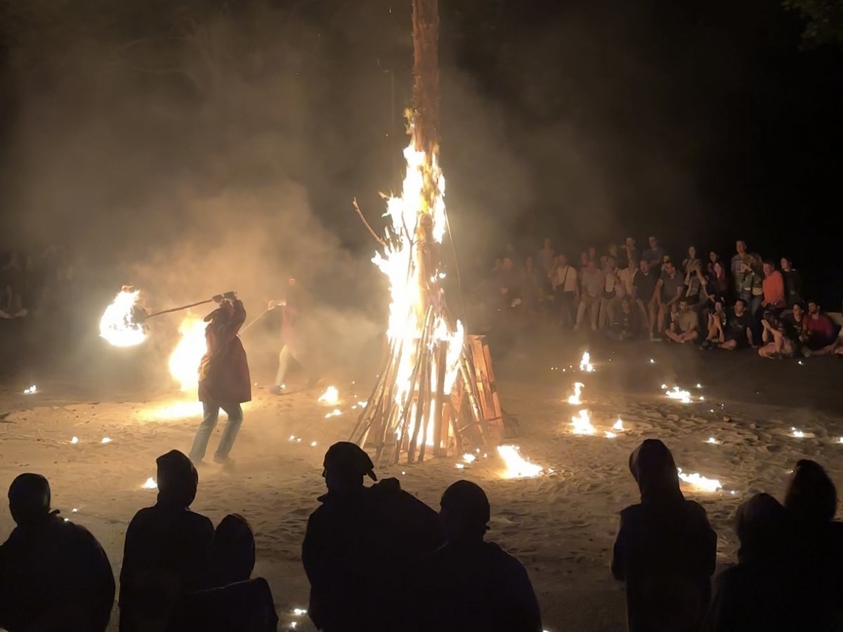CORRECCIÓ.- FOTONOTÍCIA.- Ordino tanca la festa de Sant Pere amb la crema de falles i l’encesa del Mai