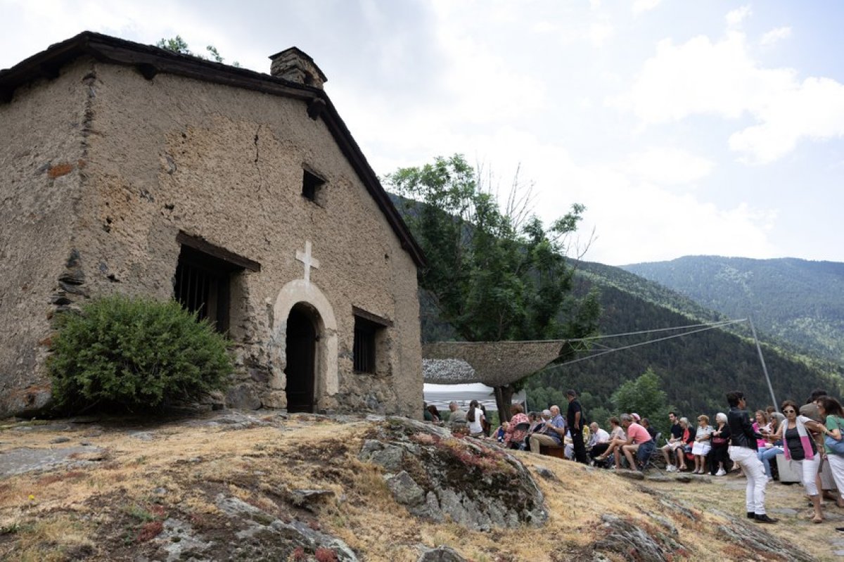Ordino dona el tret de sortida a la festa de Sant Pere amb la plantada del Mai i el relleu del Fallaire Menor