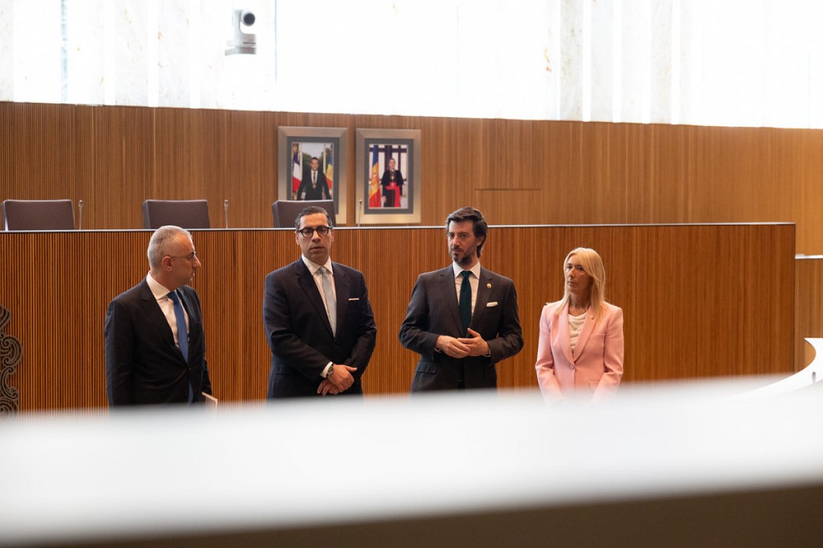 Els síndics i el ministre d'Afers Exteriors de Xipre exploren mecanismes de cooperació entre parlaments