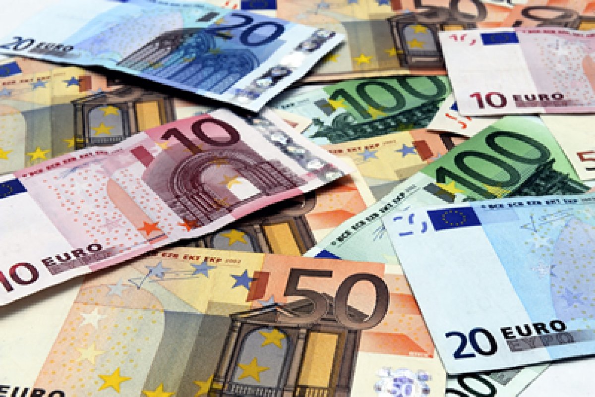 Els assalariats creixen un 2,5% a l'abril i el salari mitjà puja fins als 2.817 euros