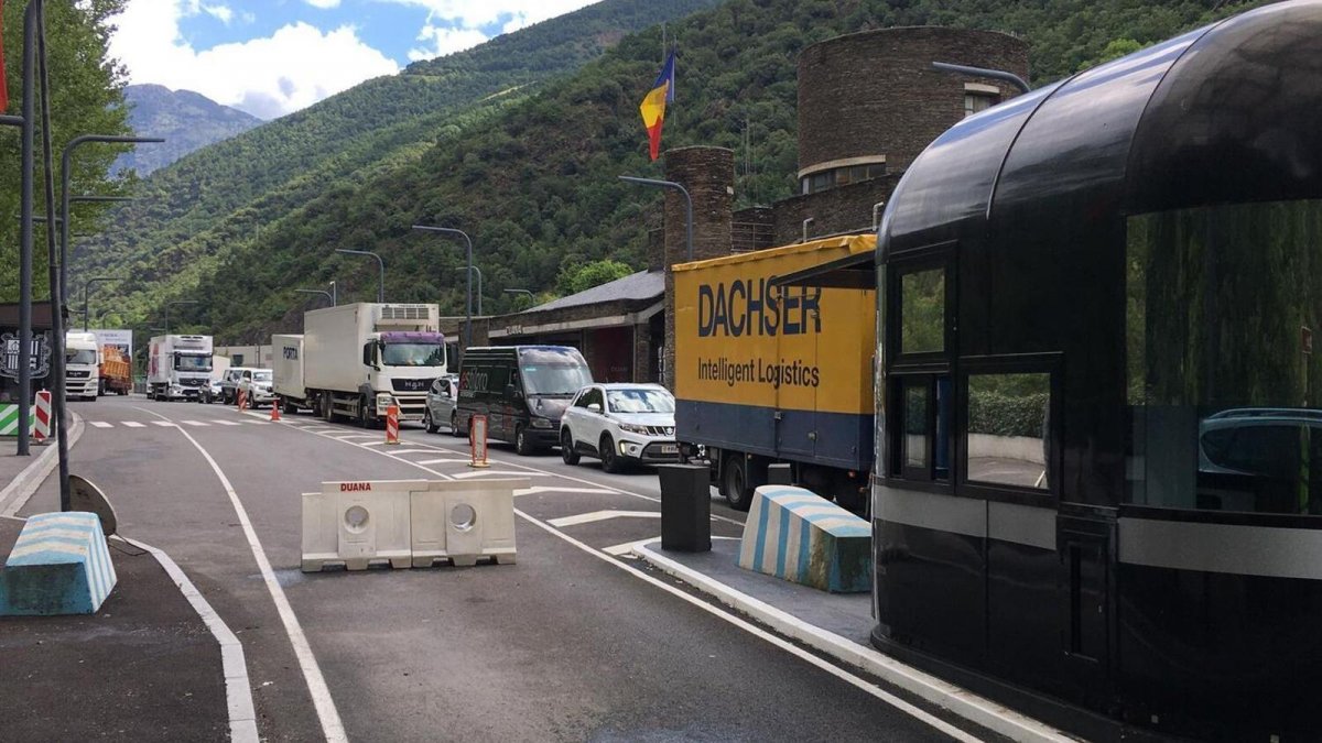 L'entrada de vehicles durant el primer semestre cau més d'un 6%