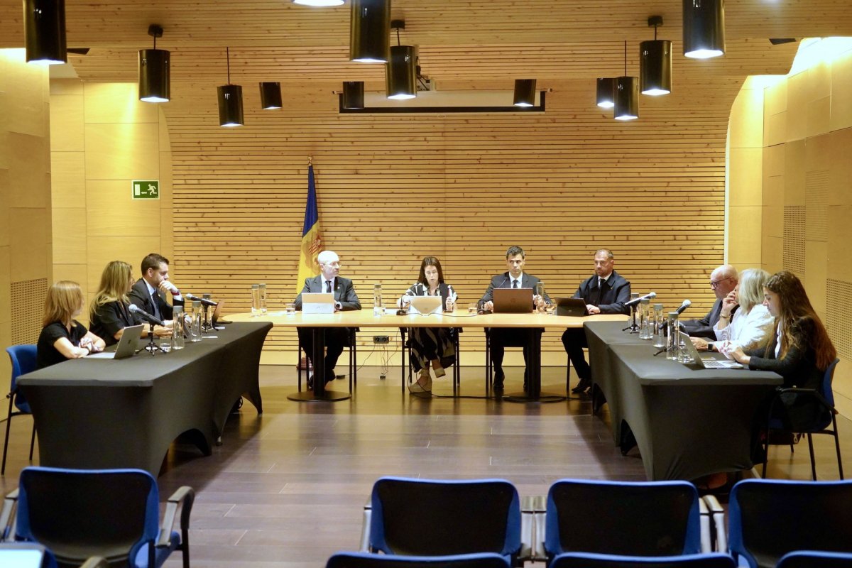 Els set comuns adjudiquen la nova concessió de recollida de residus per valor de gairebé 58 milions d’euros amb l’objectiu d’augmentar la recollida selectiva un 15%