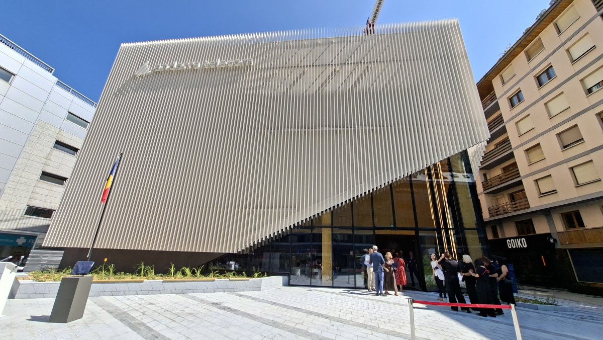 Andorra Telecom inaugura la nova botiga a l'edifici Node, tot i que el complex encara està en construcció