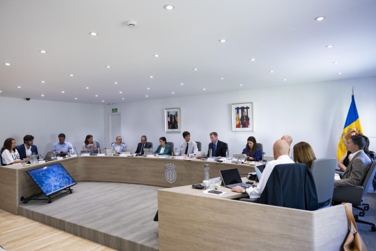 Compromís comunal perquè el reglament de les càmeres dels agents de circulació estigui en vigor al desembre
