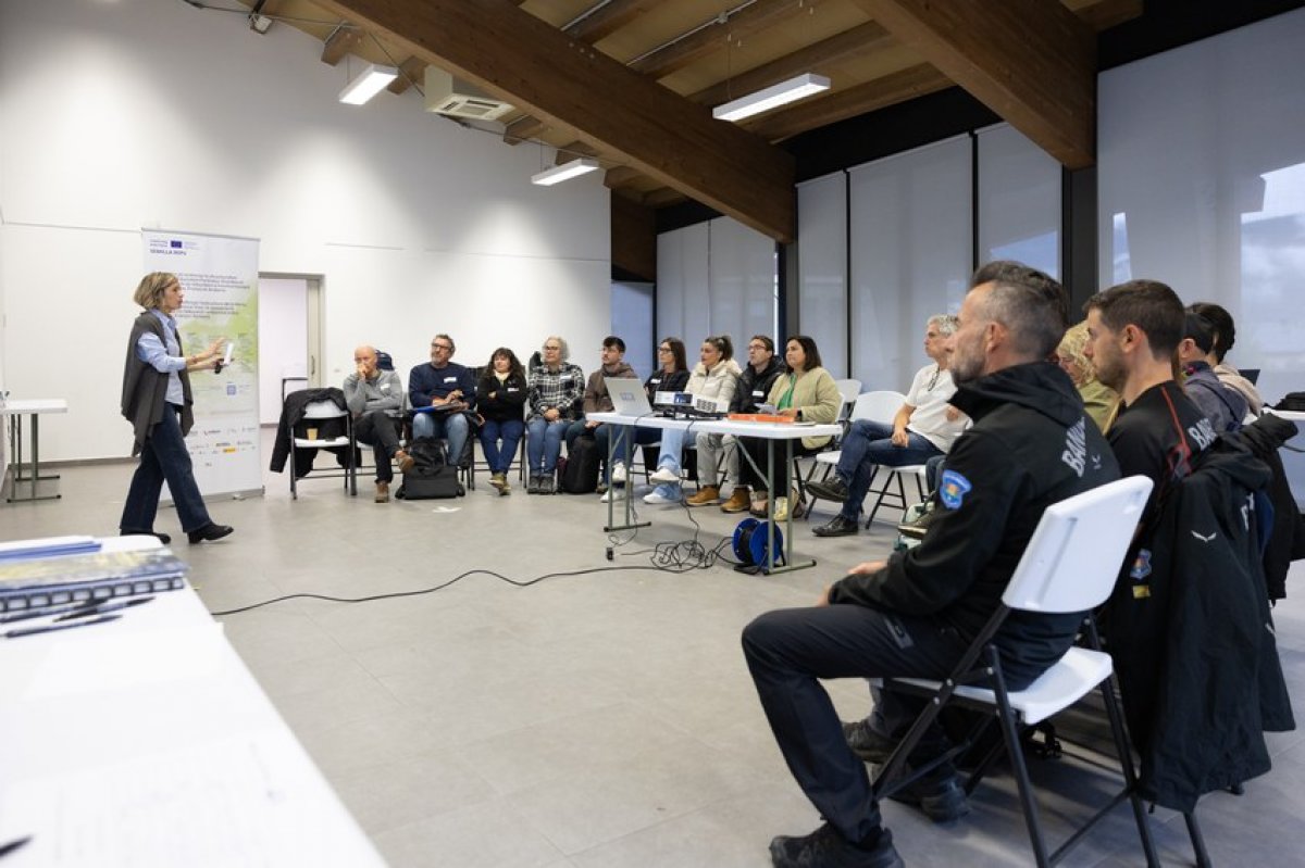 Una vintena de professionals comparteixen coneixement en l'àmbit de l'educació ambiental a Ordino