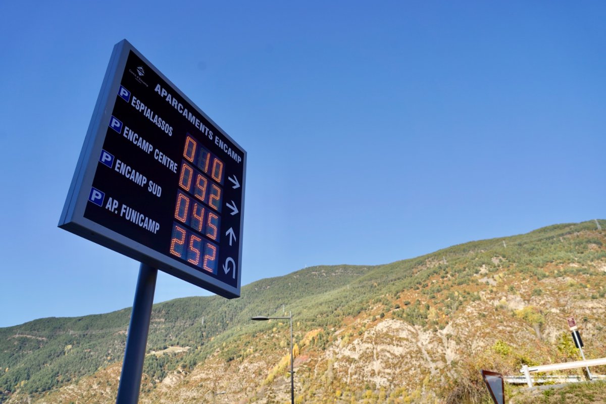 Encamp posa en marxa un sistema de senyalització dinàmica per informar de les places lliures als aparcaments